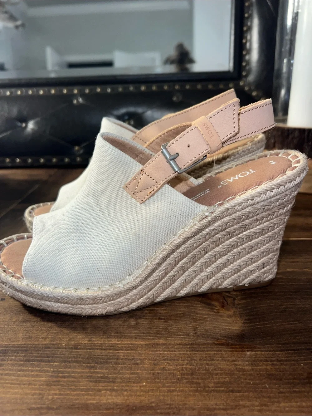 EUC! TOMS Canvas Espadrille Wedge Sandals in Cream- size 8!